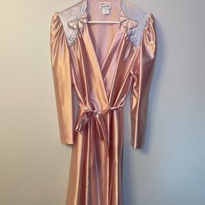 Elegant Vintage JCPenney Misses Pink Satin Wrap Robe Shell Shoulders Large